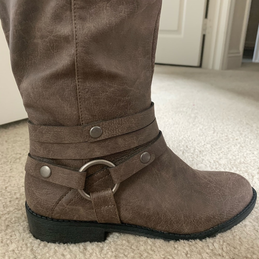 Boots - Picture 2 of 4